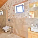 Spacious 2br Stone With Pool & Bbq *