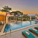 Spacious 2br Stone With Pool & Bbq *