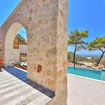 Spacious 2br Stone With Pool & Bbq Kalkan