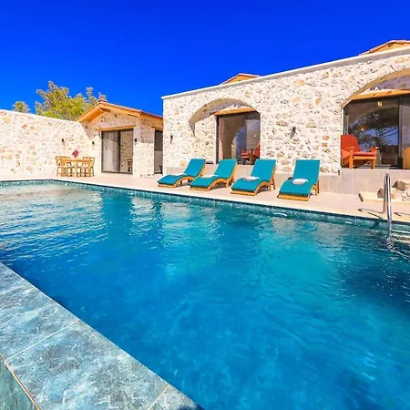 Spacious 2br Stone With Pool & Bbq *