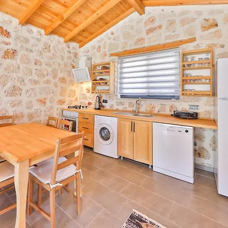 Сasa de vacaciones Spacious 2br Stone With Pool & Bbq