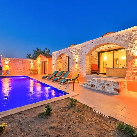 Spacious 2br Stone With Pool & Bbq *