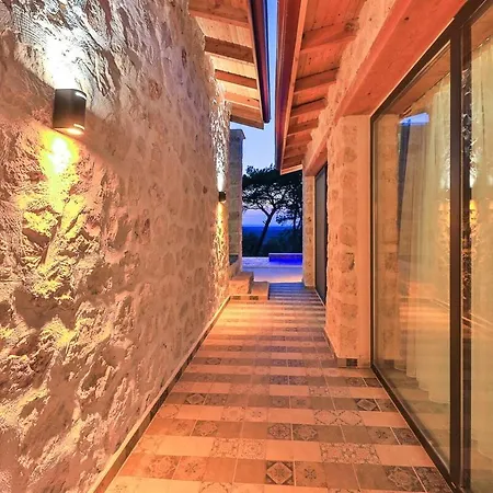 Semesterbostad Spacious 2br Stone With Pool & Bbq Kalkan