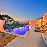 Feriehus Spacious 2br Stone With Pool & Bbq Kalkan