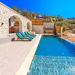 Spacious 2br Stone With Pool & Bbq Feriehus