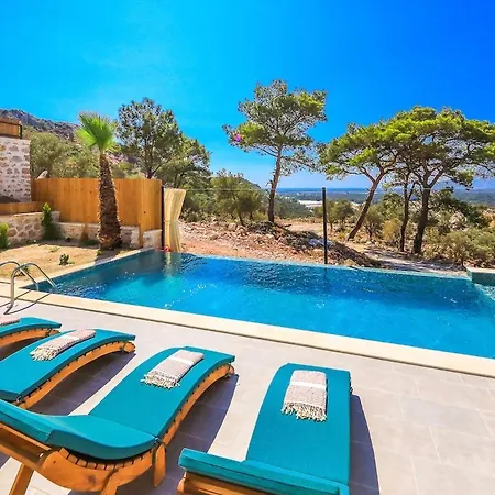 Spacious 2br Stone With Pool & Bbq