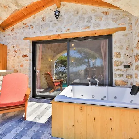 Spacious 2br Stone With Pool & Bbq *