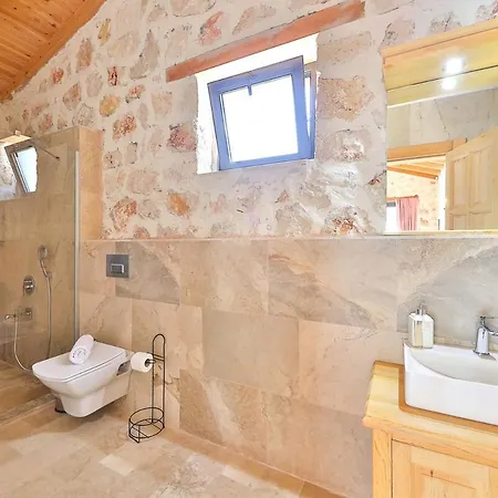 Spacious 2br Stone With Pool & Bbq *