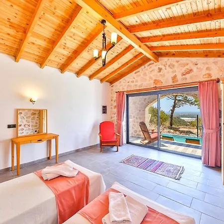 Nyaraló Spacious 2br Stone With Pool & Bbq