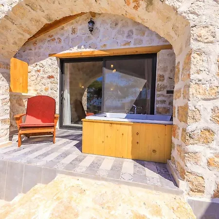 Nyaraló Spacious 2br Stone With Pool & Bbq