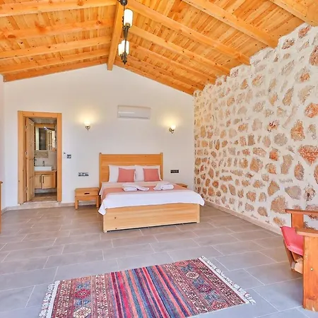 Spacious 2br Stone With Pool & Bbq