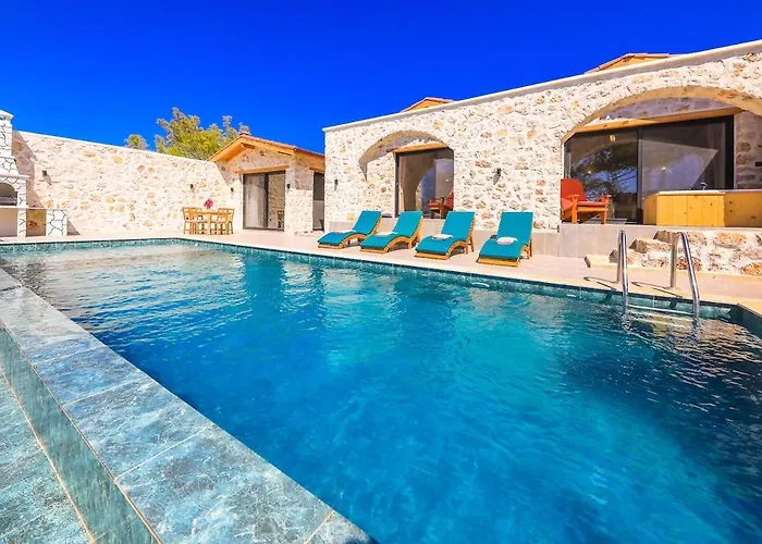 Spacious 2br Stone With Pool & Bbq *