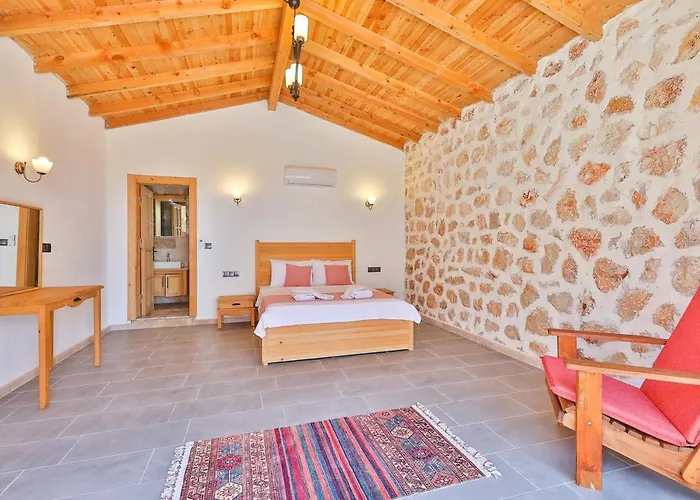 Spacious 2br Stone With Pool & Bbq