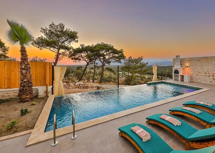 Spacious 2br Stone With Pool & Bbq *
